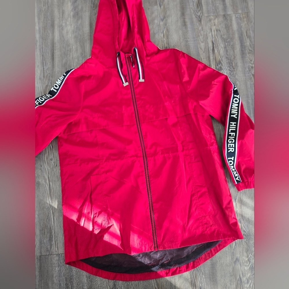 Tommy Hilfiger Logo Tape Hooded Windbreaker – Women’s Medium – Crimson Red
